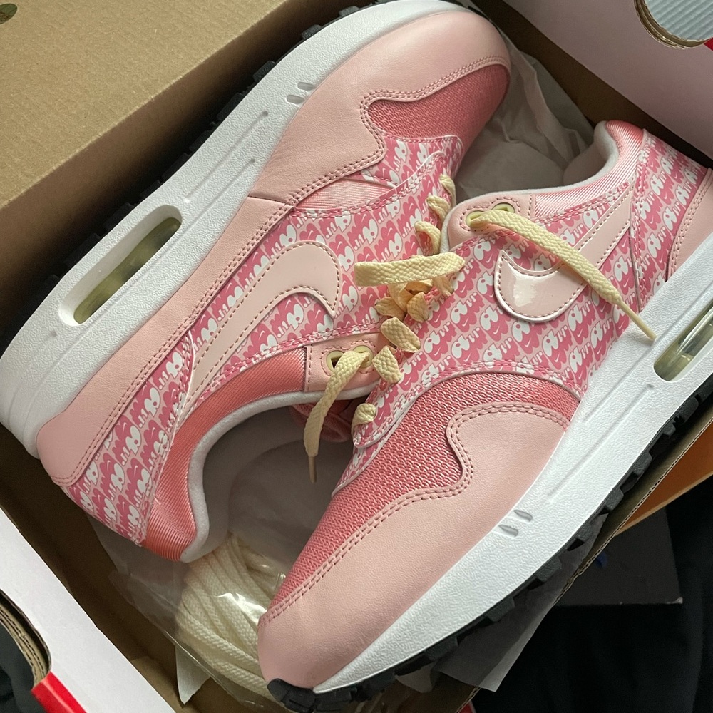Nike Air Max Strawberry